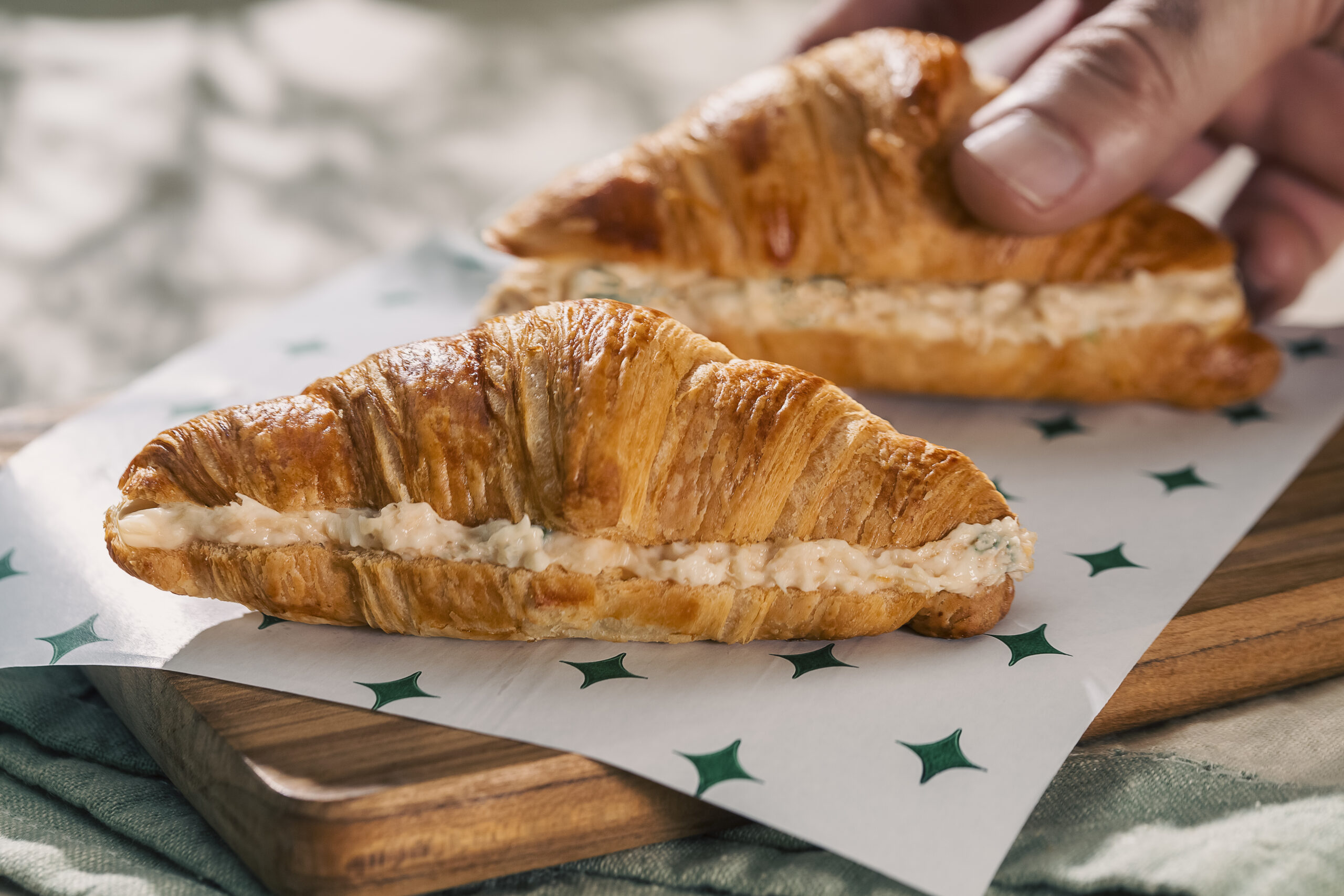  Mini Croissant com Patê de Frango