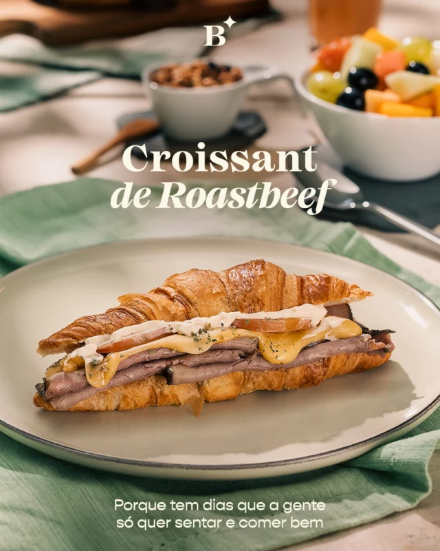 Roast beef fatiado, queijo derretido e o croissant leve que só a Benjamin tem. Uma ótima pedida para comer bem e ter um momento mega especial. 

Para completar o momento, um suco gelado e uma salada de frutas deliciosa como sobremesa.

#Benjamin #PadariaSP #Croissant #Brunch
