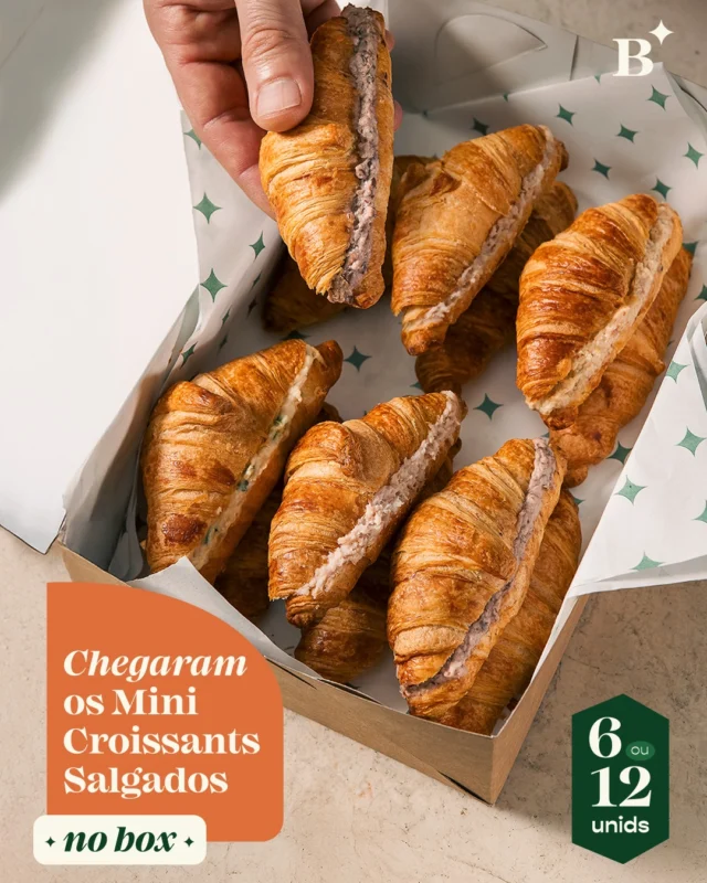 Pra quem ama aquele contraste de sabores, o mini croissant salgado é a pedida certa. 🥐✨

Levinho, artesanal e irresistível para combinar com qualquer momento do seu dia 😋
São 4 sabores diferentes pra você se apaixonar:

🥐 Requeijão e peito de peru
🥐 Patê de frango
🥐 Patê de azeitonas
🥐 Patê de calabresa

Vem descobrir seu novo favorito 💛

#Benjamin #PadariaSP #CroissantSalgado #CaféDaManhã #Brunch